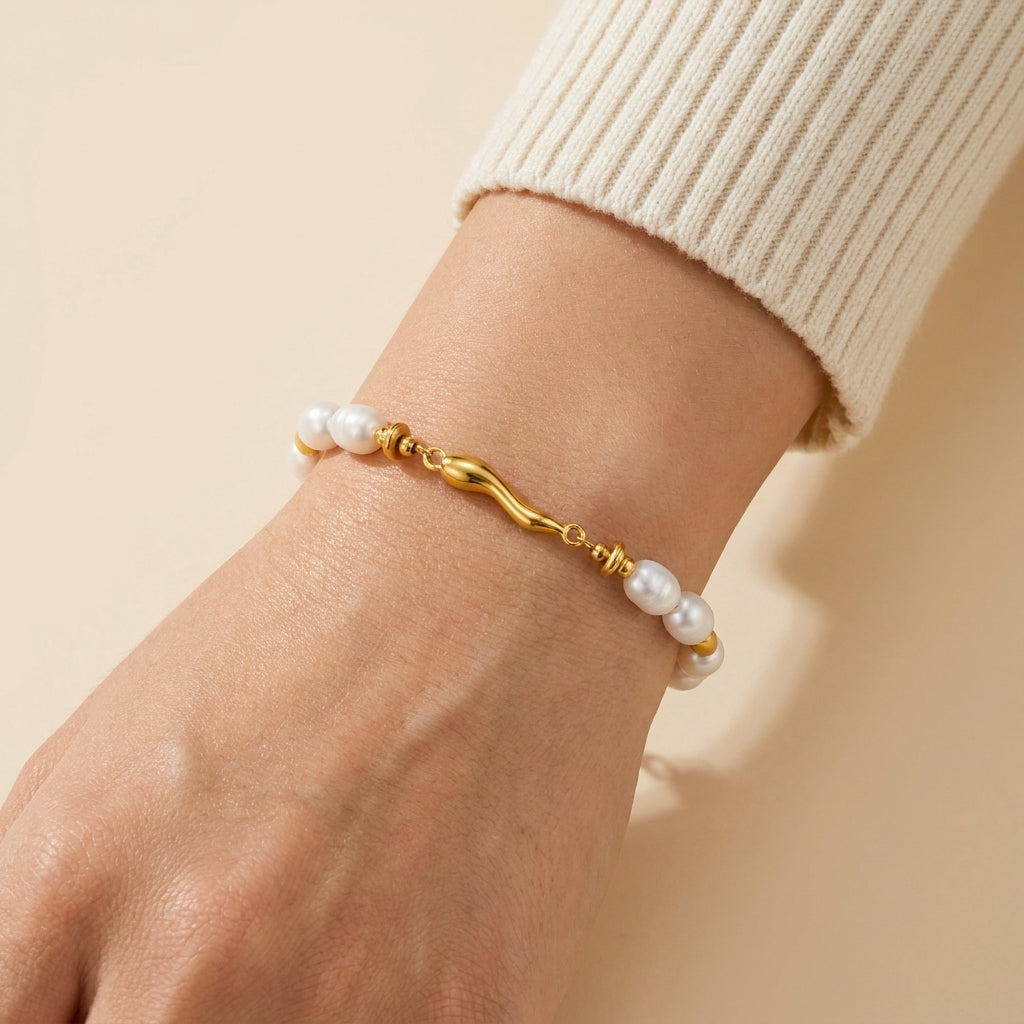 Women's Baroque Faux Pearl Bracelet
