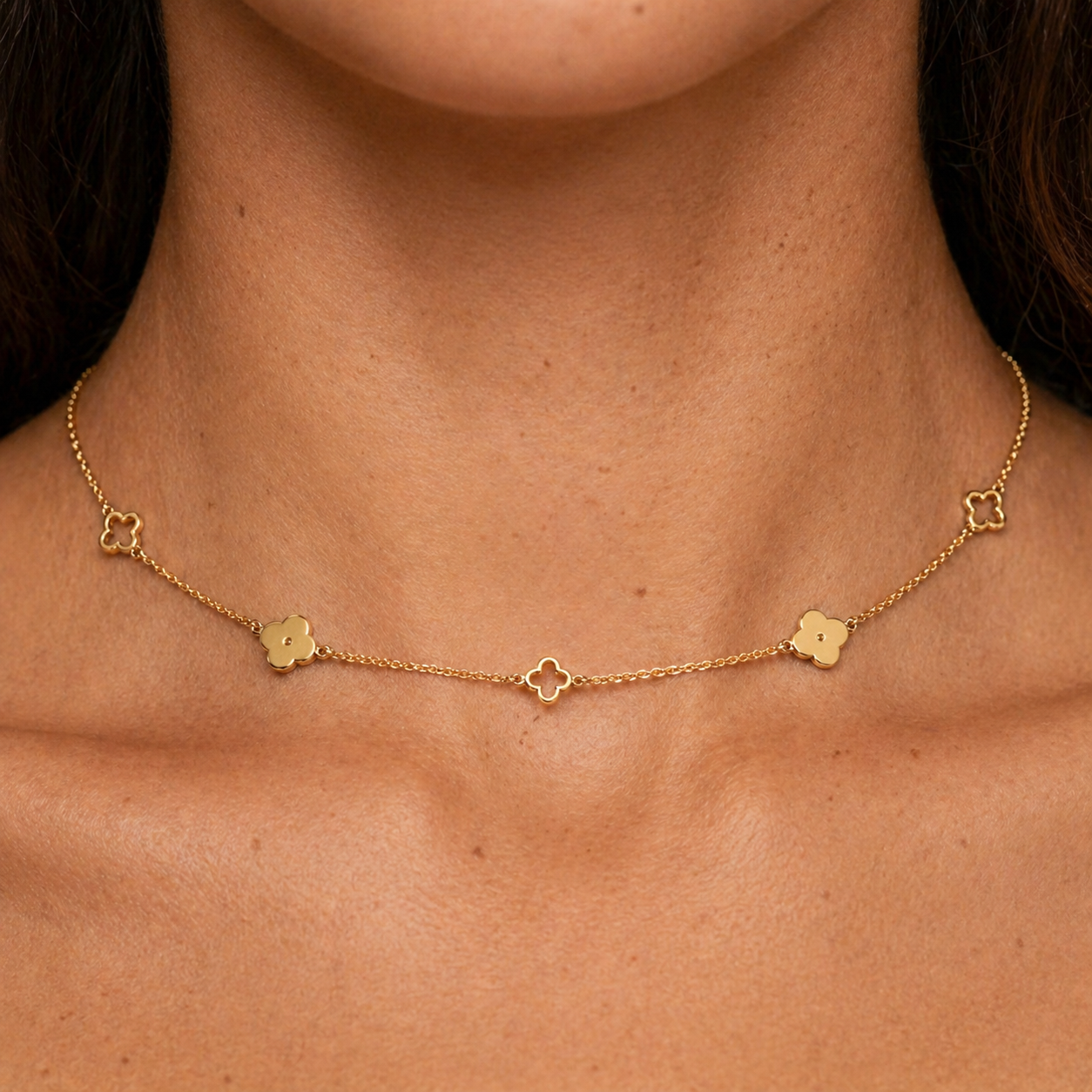 womens-clover-station-choker-2.png