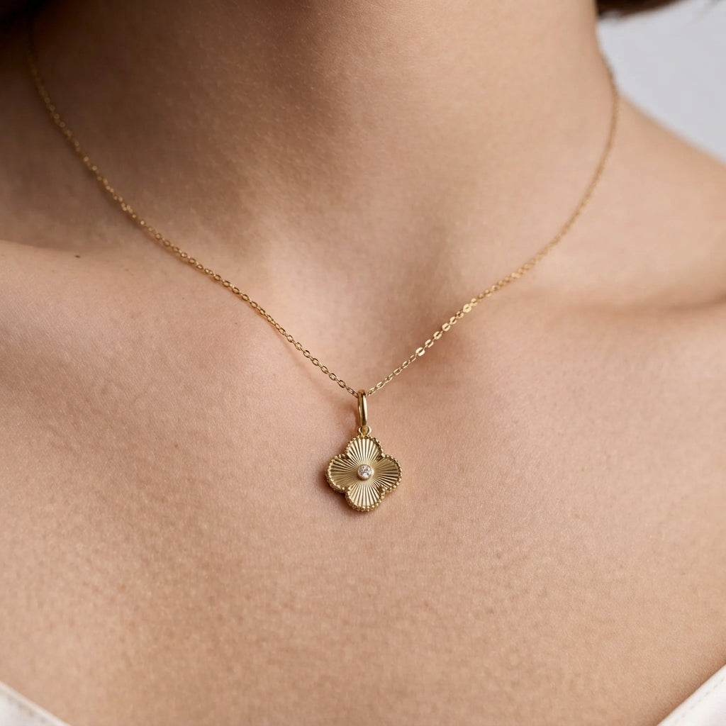 Women's Fluted Clover Pendant Necklace
