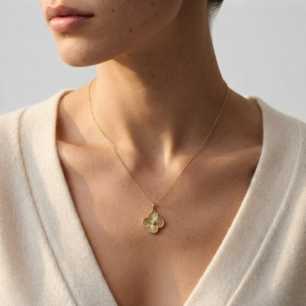 Women's Fluted Clover Pendant Necklace