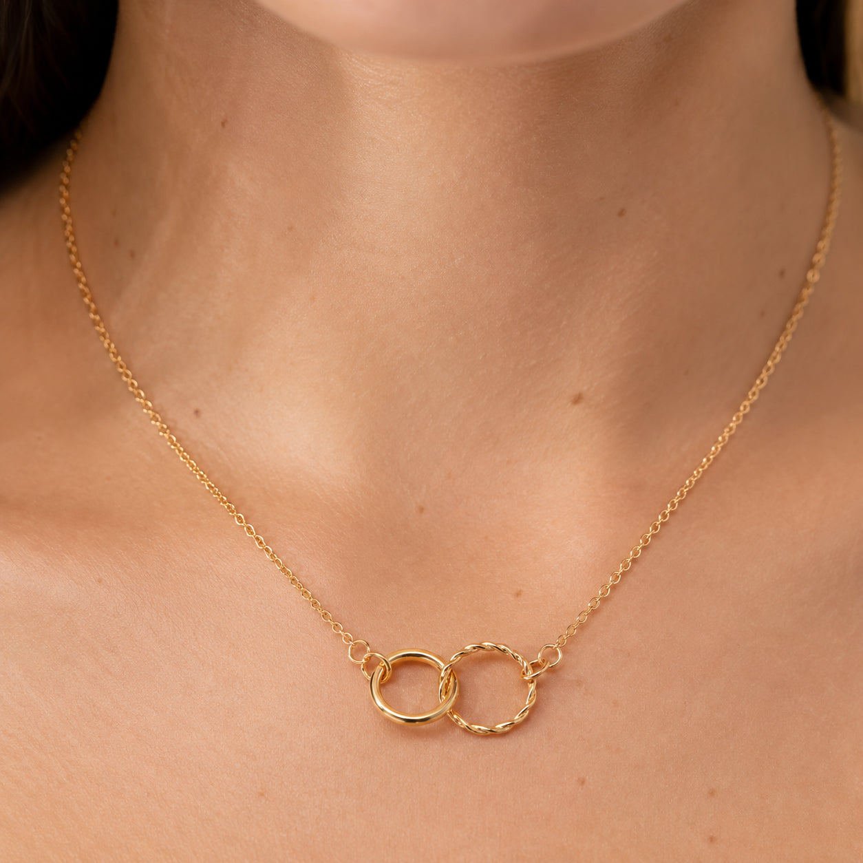 Women's Interlocked Twisted Ring Necklace