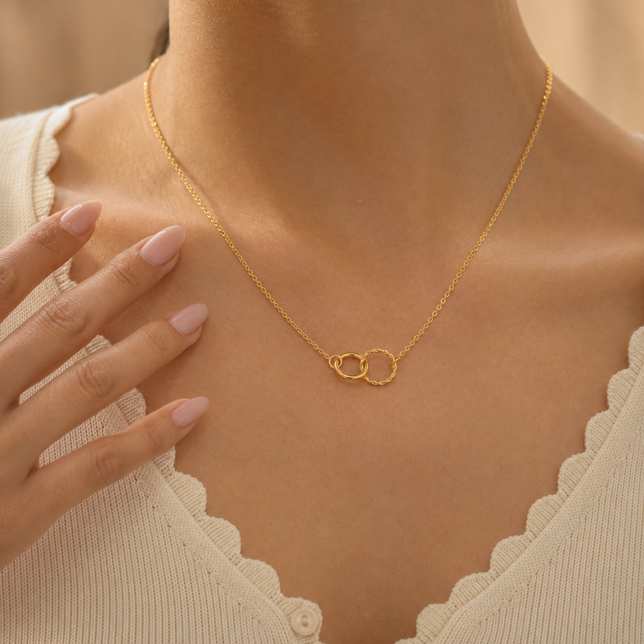 Women's Interlocked Twisted Ring Necklace