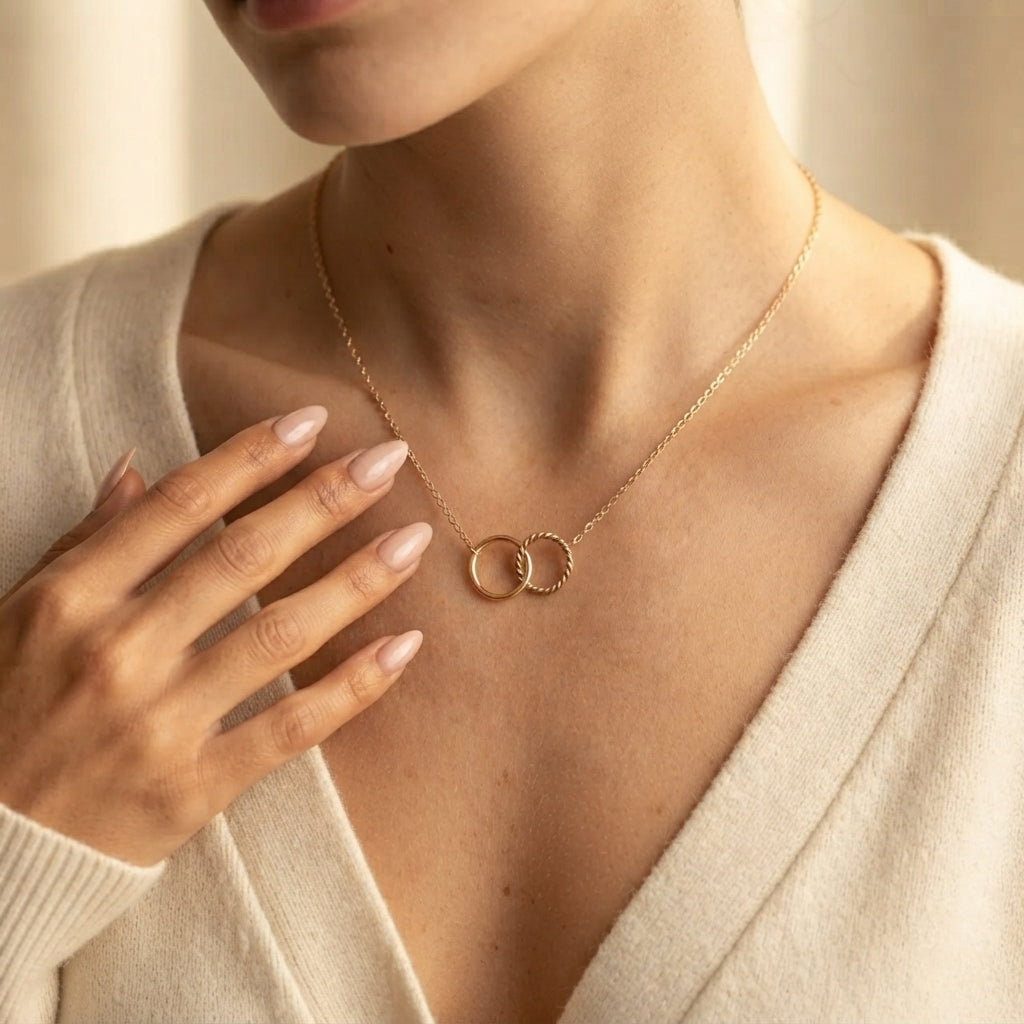 Women's Interlocking Circle Pendant Necklace