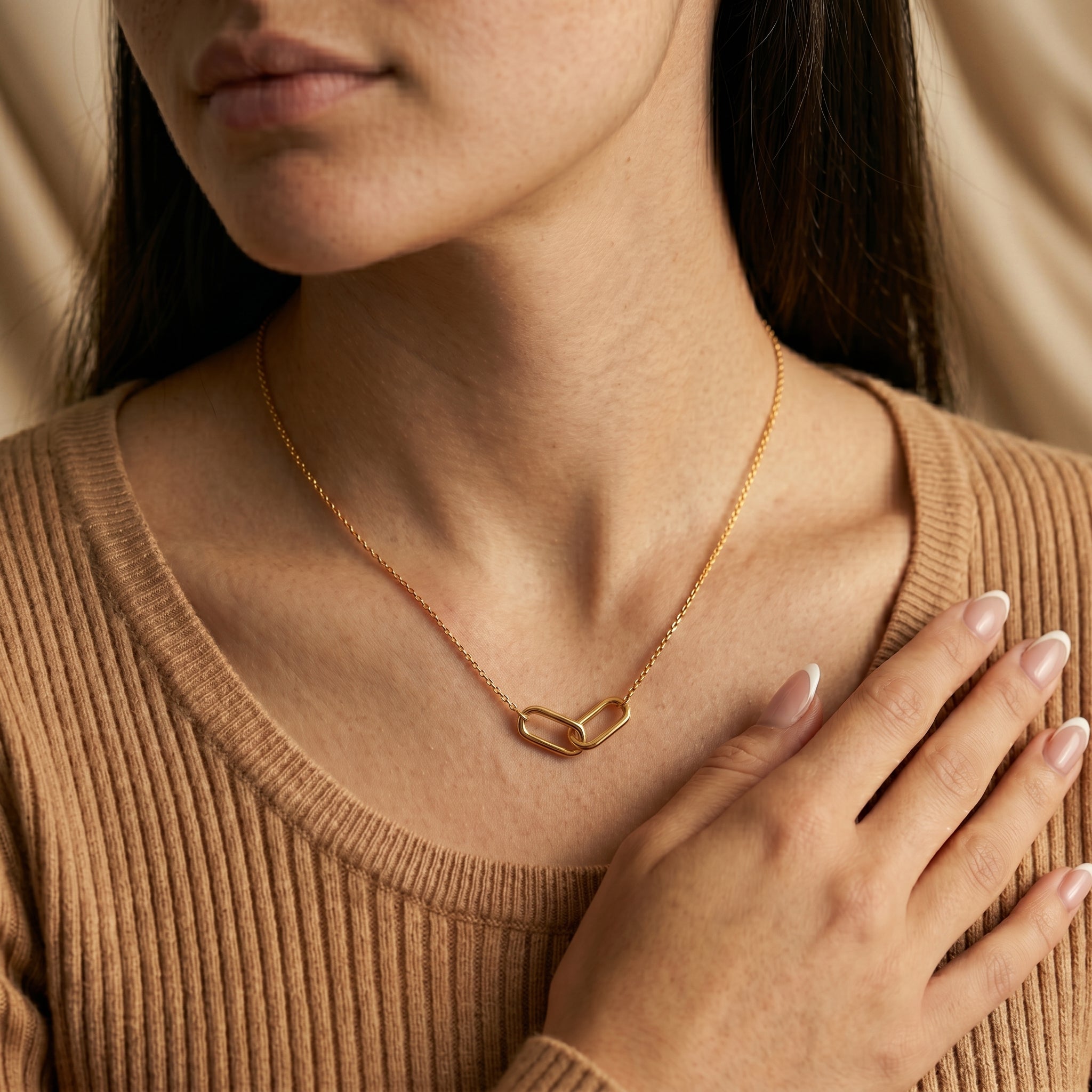 Women's Linked Oval Pendant Necklace