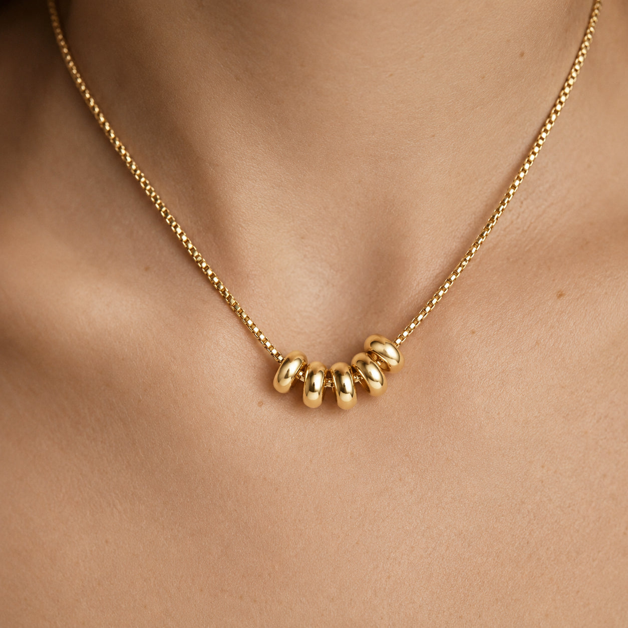 Women's Twisted Bead Pendant Necklace