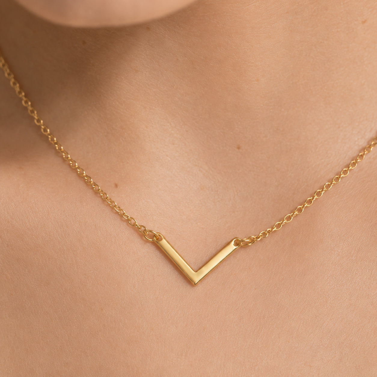 Women's V Bar Pendant Necklace