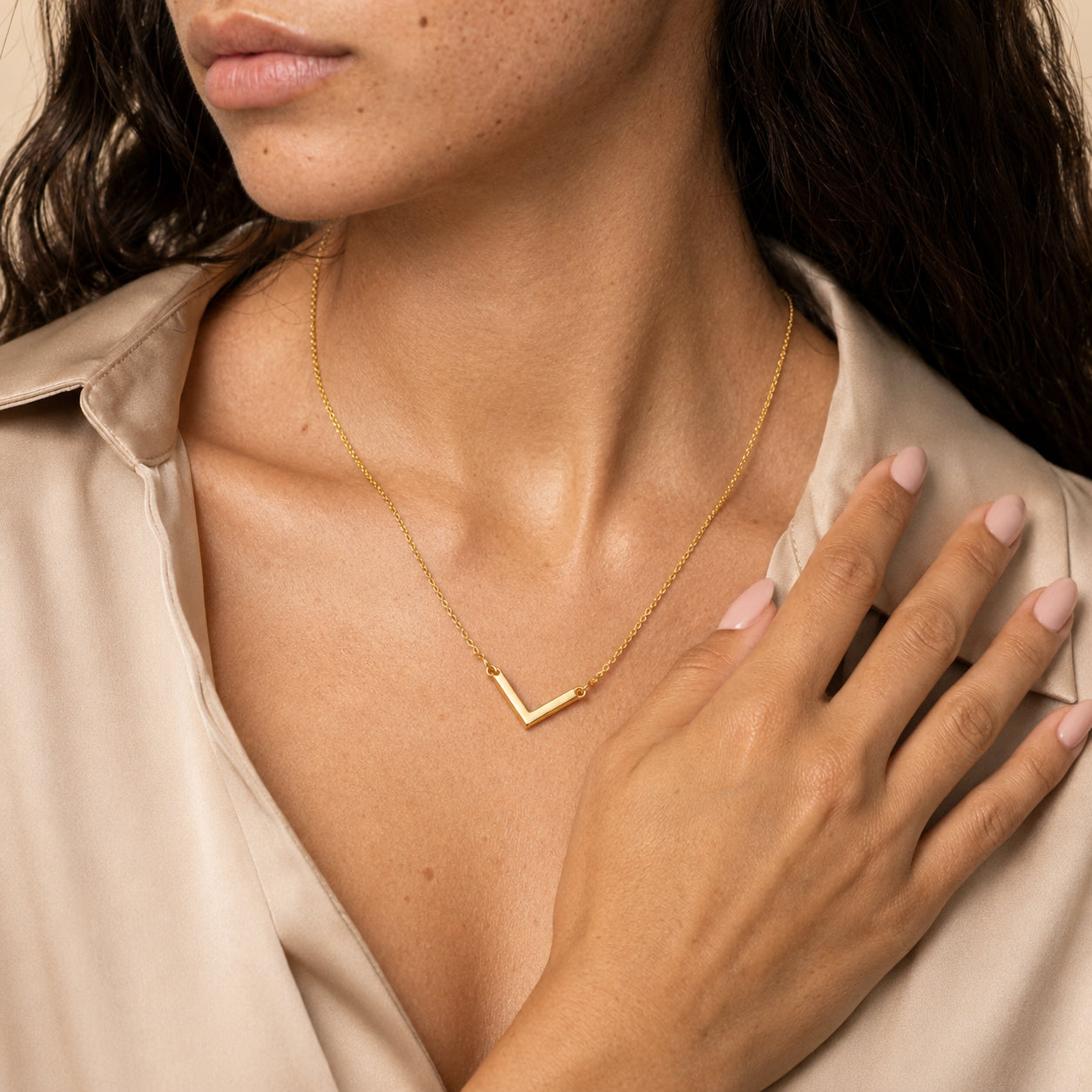 Women's V Bar Pendant Necklace